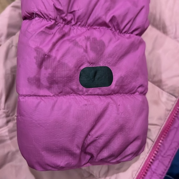 Patagonia Kid's Down Sweater Size Medium (10), Color Amaranth Pink - Picture 4 of 9
